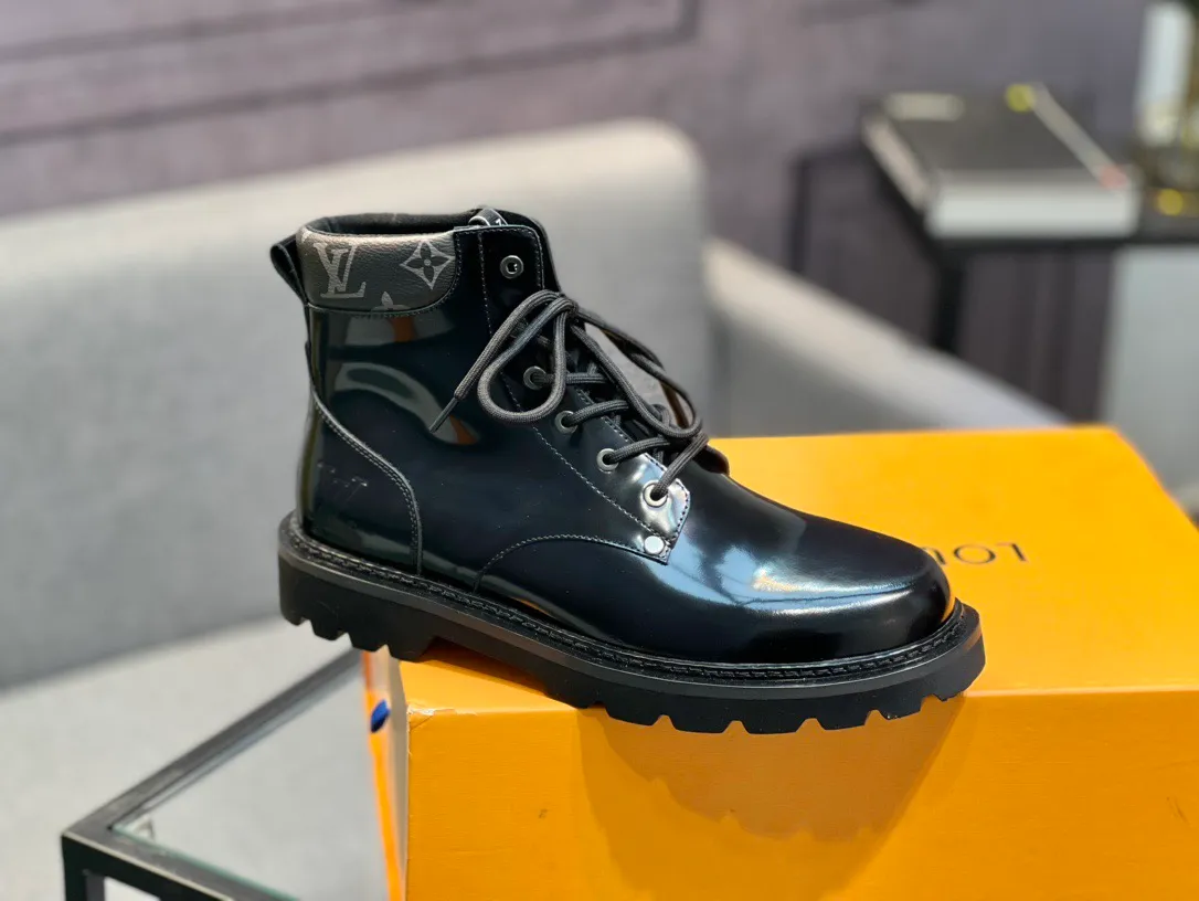 Men's shoes 💰900 L Home - the latest LV men's business casual boots, luxury and nobility are a must, all made of imported original first-layer cowhide, just to create a more comfortable wearing experience, ➕top imported water-dyed full cow lining, original high wear-resistant outsole! 👏👏 Size: Male 39-44; (38 45 46 customized)